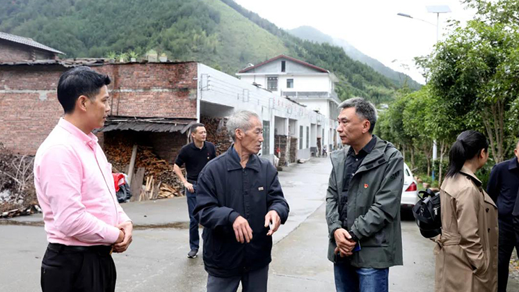“消費(fèi)扶貧月”—炬神電子黨支部赴桂東縣長青村助力脫貧攻堅